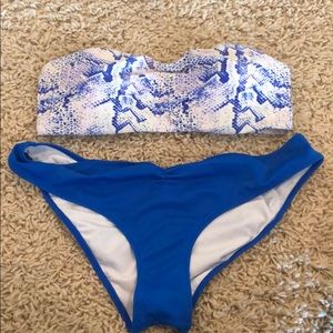 SOLD//NWOT Snakeskin blue bikini set